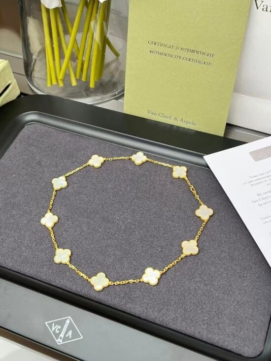 Van Cleef & Arpels Jewelry - Van Cleef & Arpels Gold Vintage Alhambra necklace